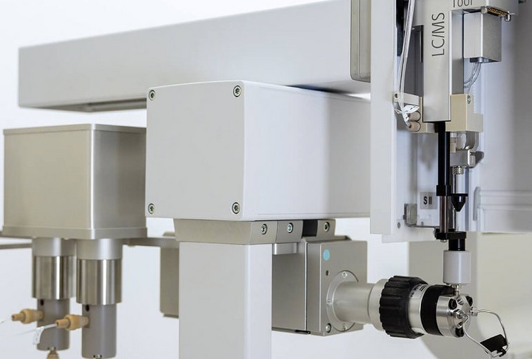 PAL Volumetric LCMS Pump with precision syringe modules and metal components for automated sample handling