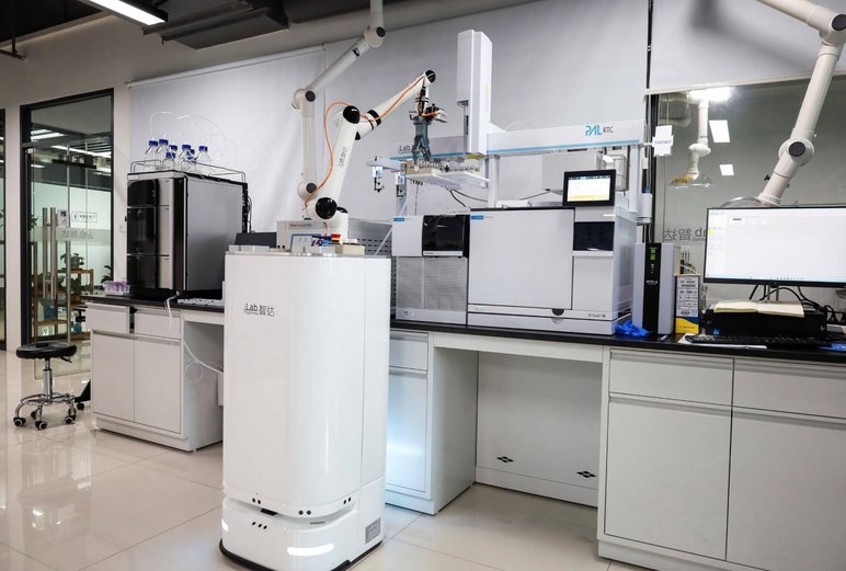 Future of Smart Laboratory - InLab AGV Solution