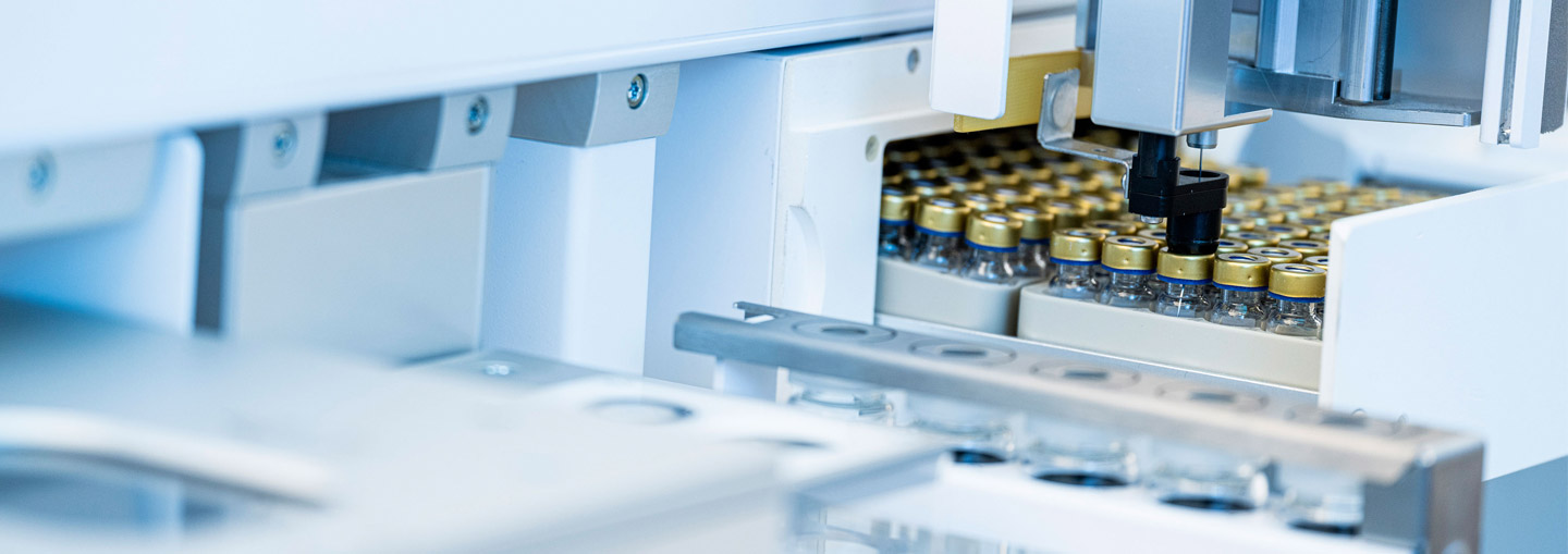 Automatic sample Preparation PAL Liquid Tool gets liquid out of vial